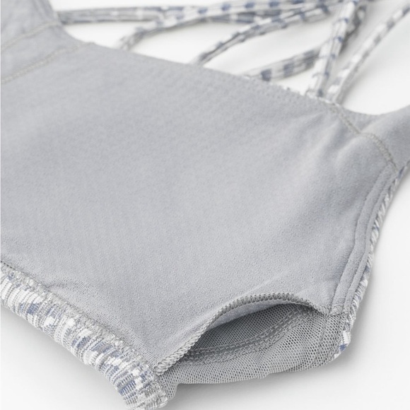 Lululemon Free To Be Zen Bra
Luon Arrow Jacquard Battleship Silver Spoon - Picture 7 of 10
